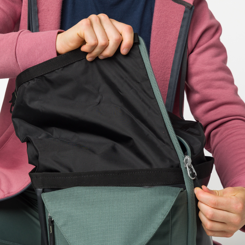 Wild Country Climbing Crag Hauler 25 Backpack Outdoor Action Black/Marsh - Roll top closure