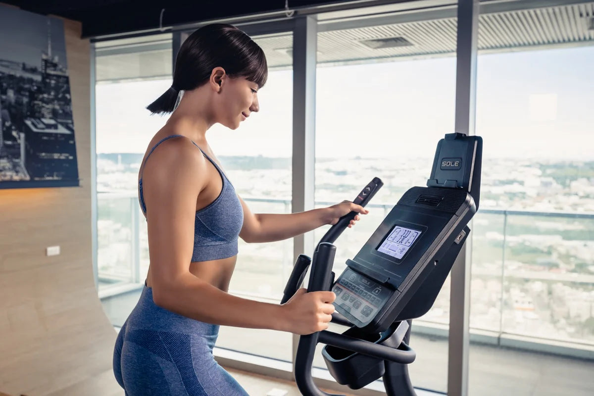 Sole FitnessSole Fitness E25 Elliptical Cross TrainerOutdoor Action