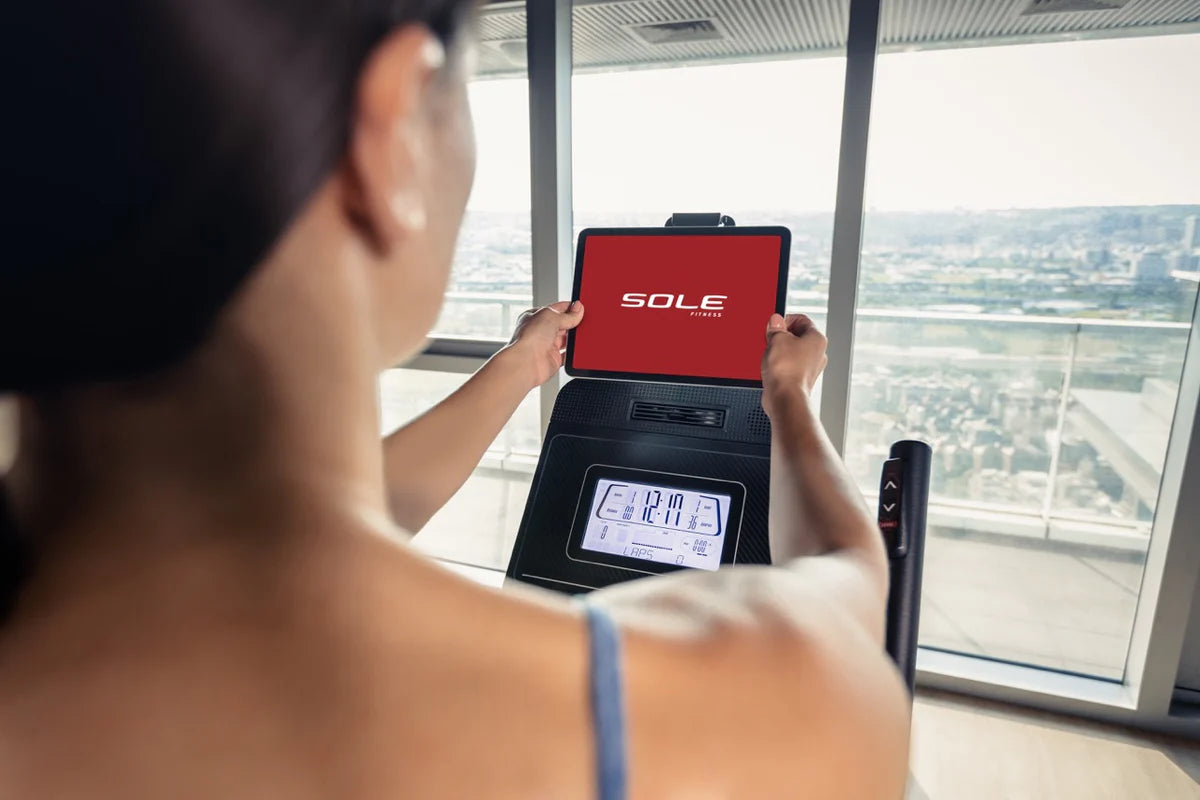 Sole FitnessSole Fitness E25 Elliptical Cross TrainerOutdoor Action