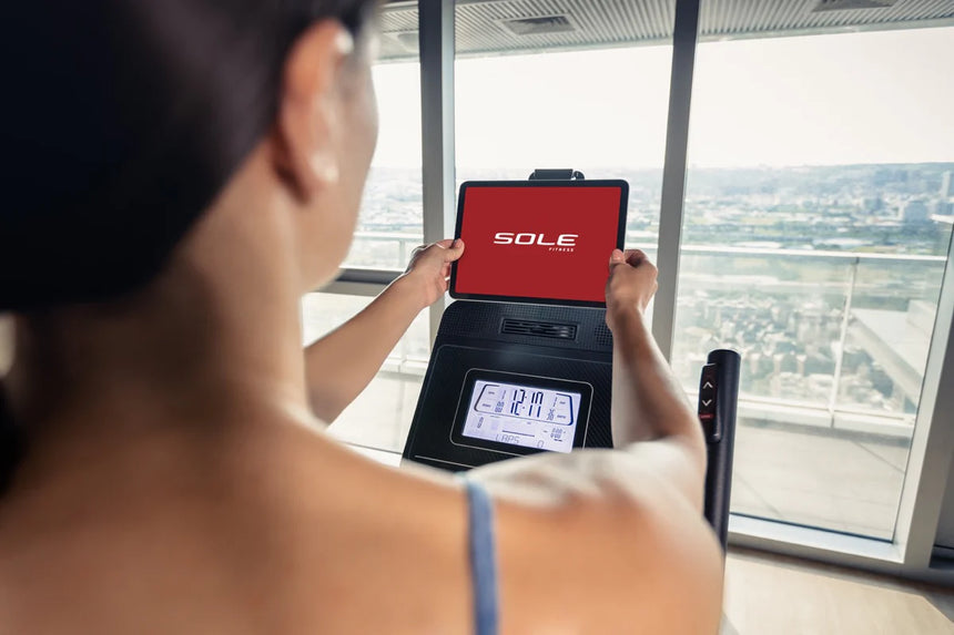 Sole FitnessSole Fitness E25 Elliptical Cross TrainerOutdoor Action