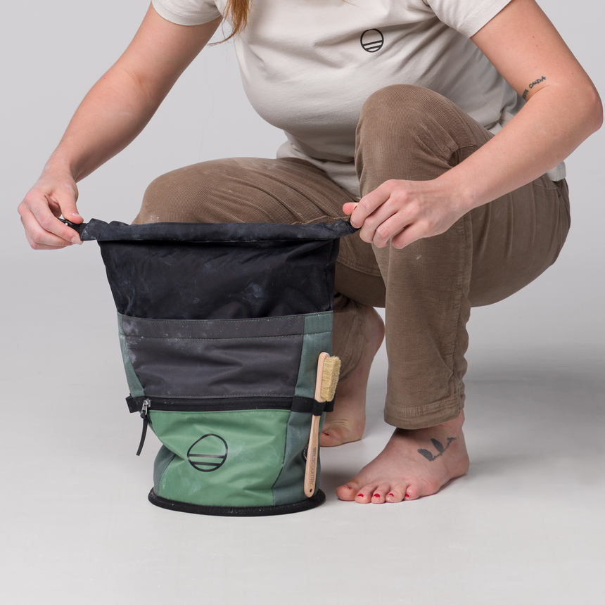 Wild Country Climbing Sequence Chalk Bucket Outdoor Action Green Ivy/Marsh/Onyx - Roll top closure