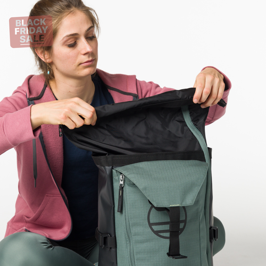 Wild Country Climbing Crag Hauler 25 Backpack Outdoor Action Black/Marsh - Roll top closure