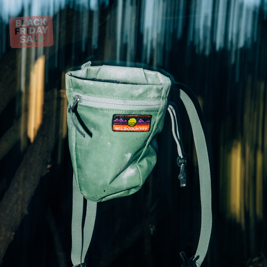 Wild Country Climbing Flow Chalk Bag Outdoor Action Green Ivy - Product In Use