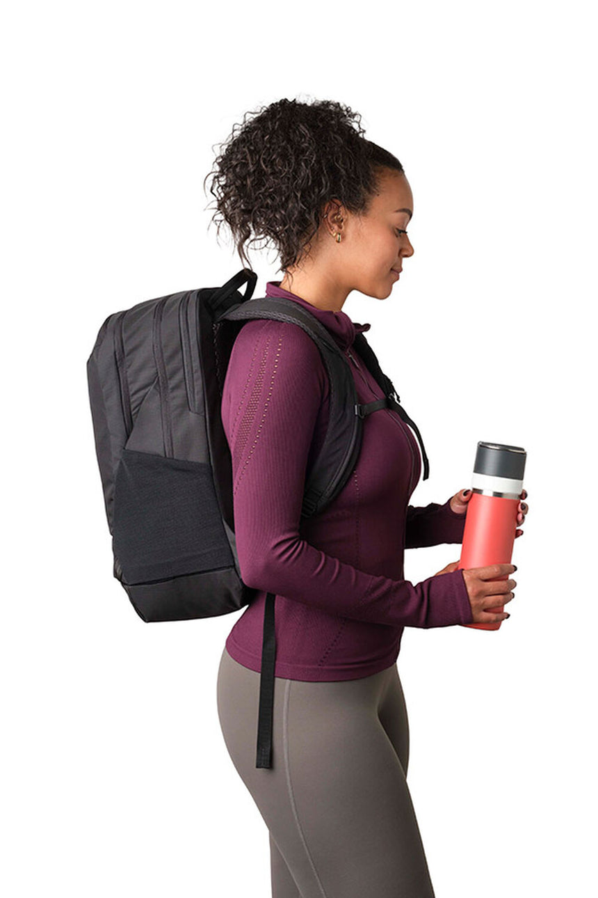 Gregory Rhune 28 Outdoor Action Carbon Black- Fit on Model
