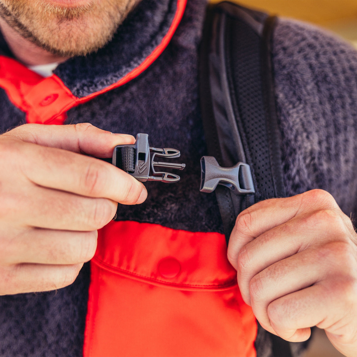 Gregory Nano 16L One-Handed Sternum Strap Buckle - easy adjustment with hydration routing loops