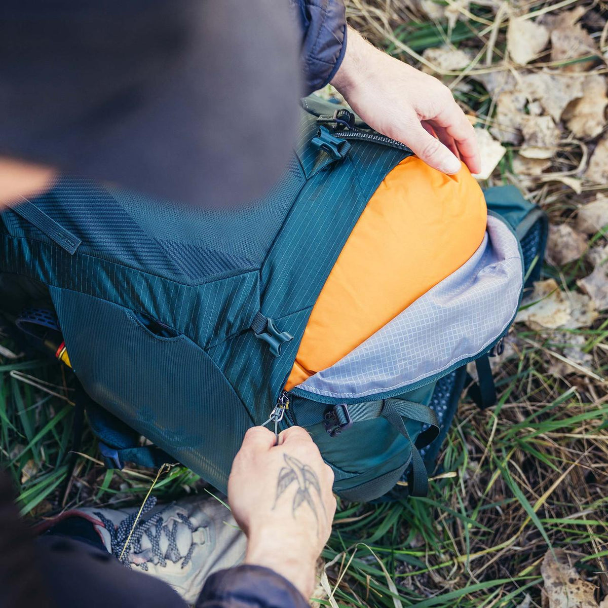 Gregory Paragon 40L Zippered Bottom Sleeping Bag Compartment - removable divider for flexible organisation