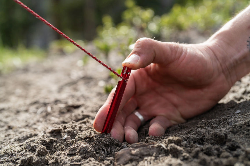 MSR Hubba Hubba™ LT 1-Person Backpacking Tent Outdoor Action- Mini Groundhog™ stake & guy line