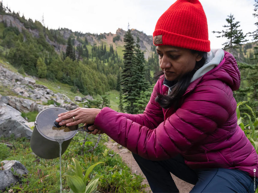 MSR Trail Lite 2L Pot Outdoor Action- Lid strainer