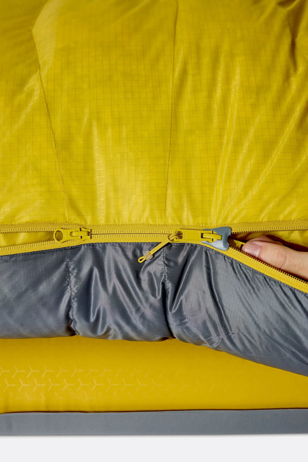 Rab Neutrino Down Sleeping Bag (-18°C/0F) in Graphene/Dark Pollen - Zip Open Detail