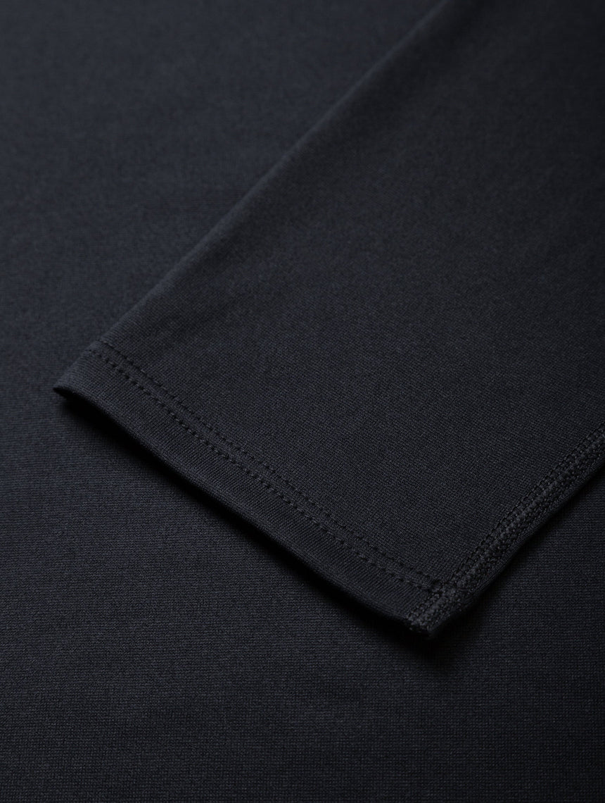 Ronhill Men's Core L/S Tee in Black/Bright White - cuff detail