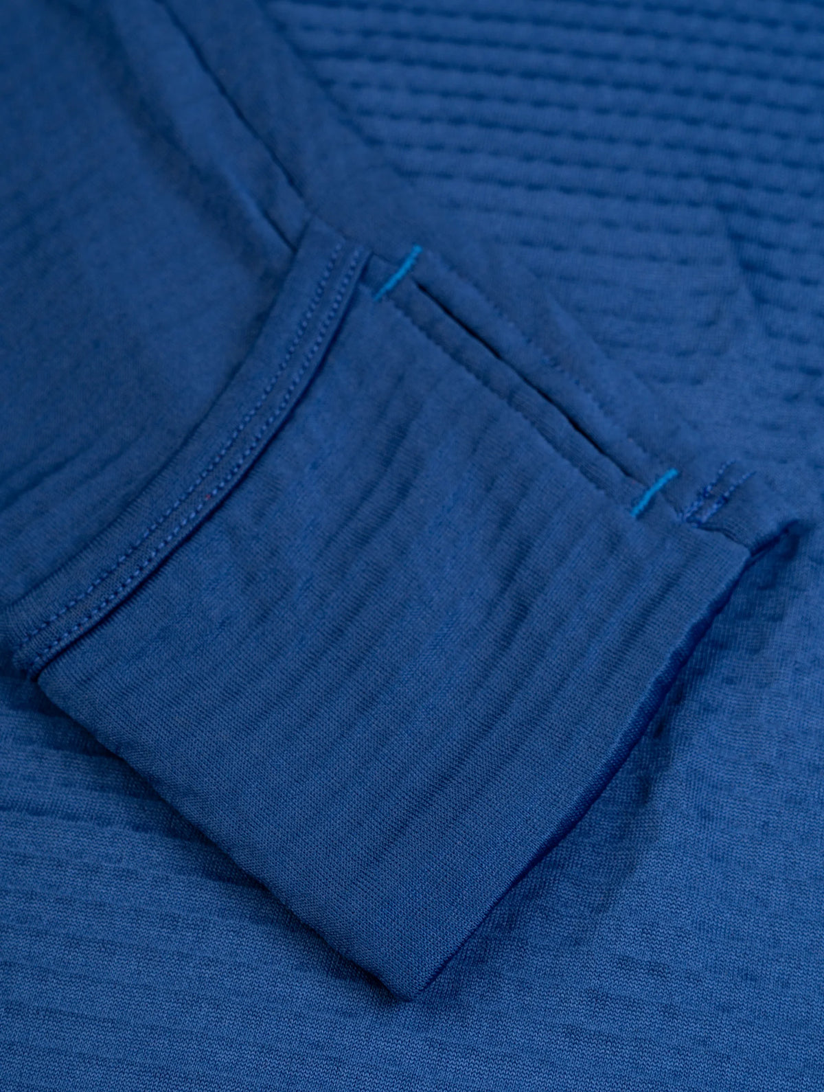 Ronhill Men's Tech Winter 1/2 Zip in Ocean/Electric Blue - thumb loop detail, 2