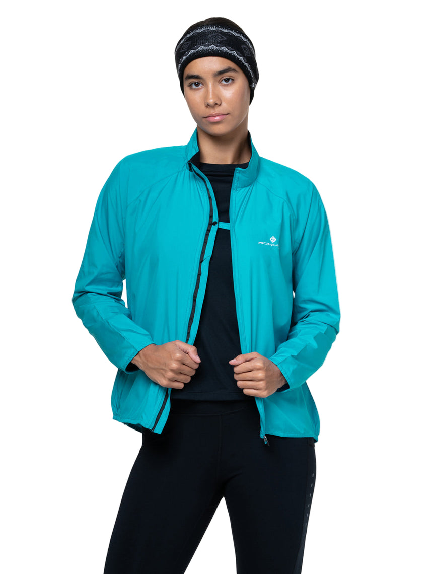 Ronhill Women's Core Jacket in Azure/Bright White - venting tab detail