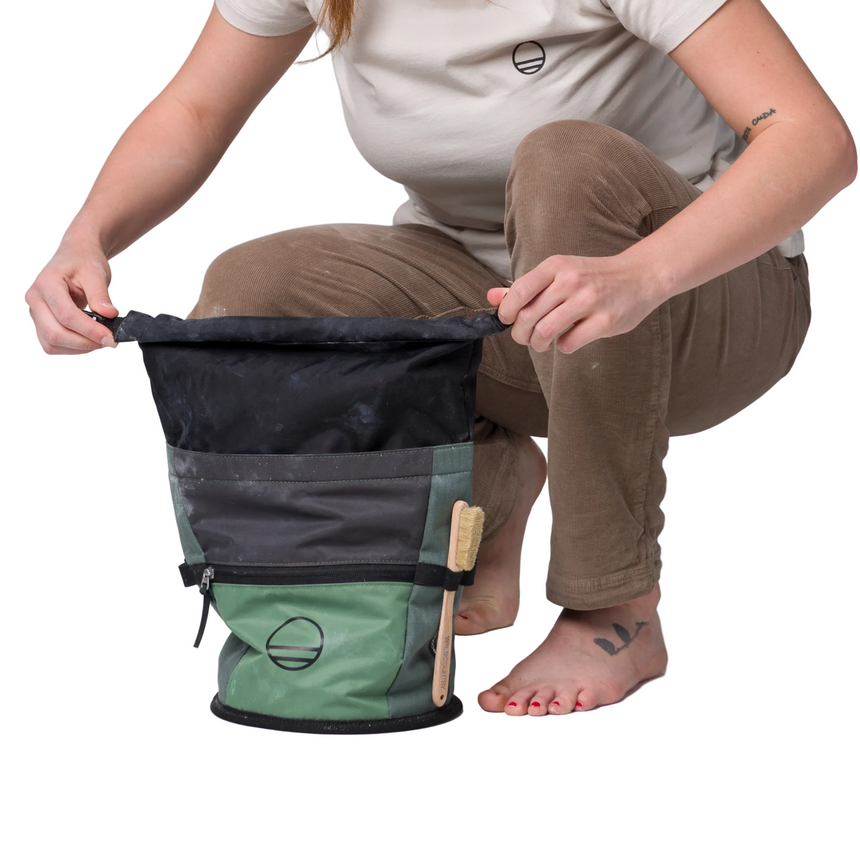 Wild Country Climbing Sequence Chalk Bucket Outdoor Action Green Ivy/Marsh/Onyx - Roll top closure
