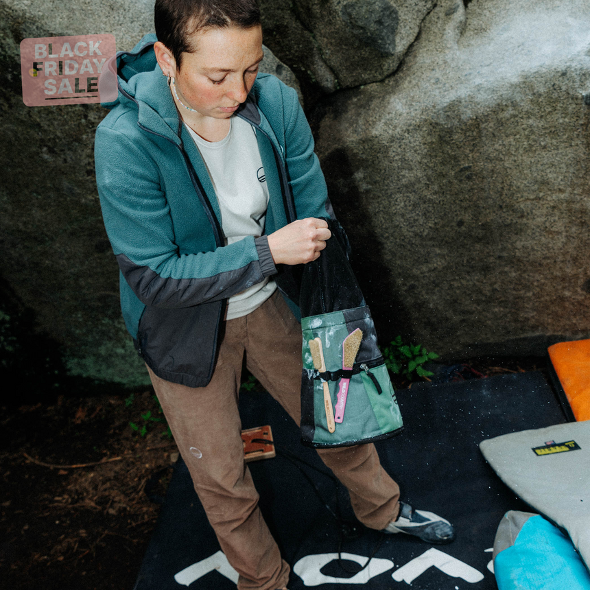 Wild Country Climbing Sequence Chalk Bucket Outdoor Action Green Ivy/Marsh/Onyx - Product In Use