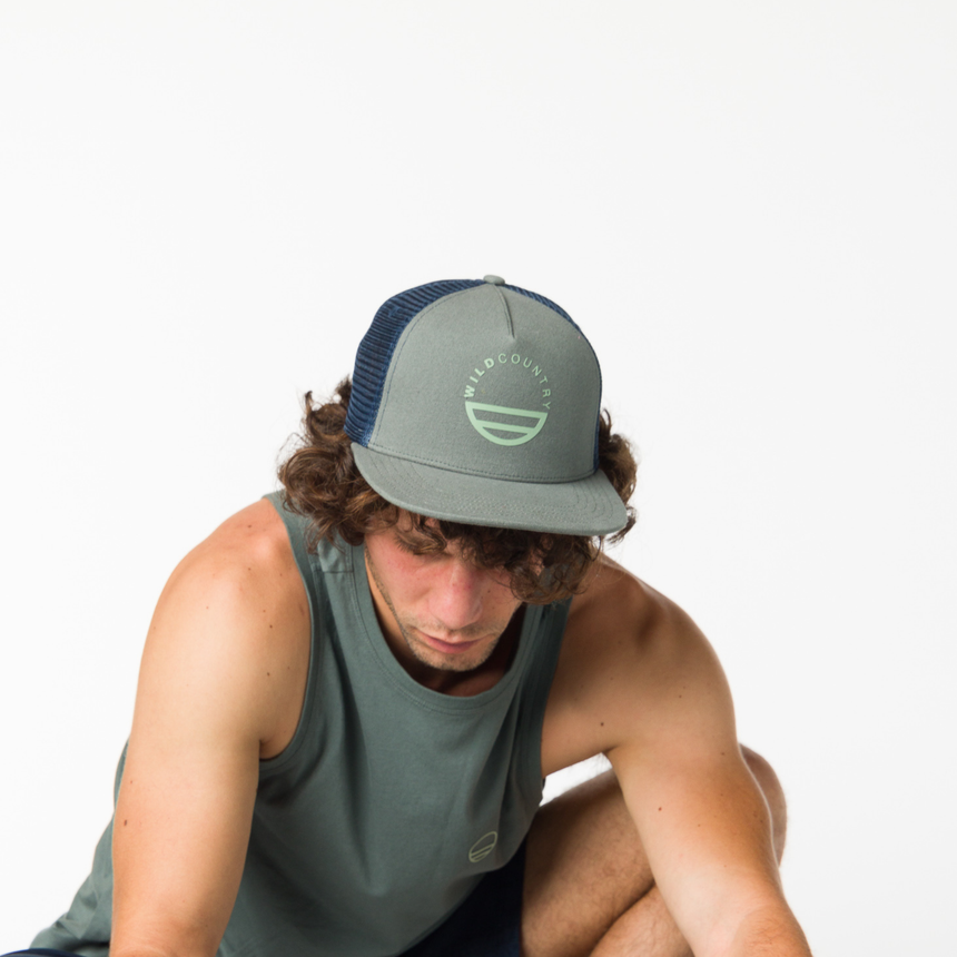 Wild Country Climbing Flow Cap Outdoor Action Marsh/3850 - Trucker style cap with flat brim