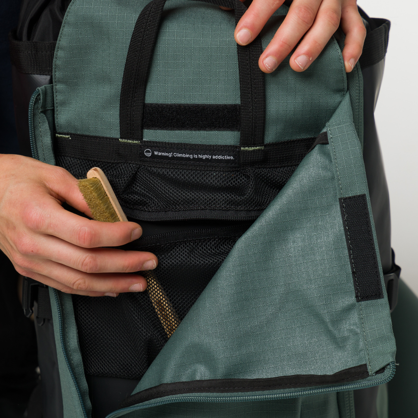 Wild Country Climbing Crag Hauler 25 Backpack Outdoor Action Black/Marsh - 15” Laptop compartment