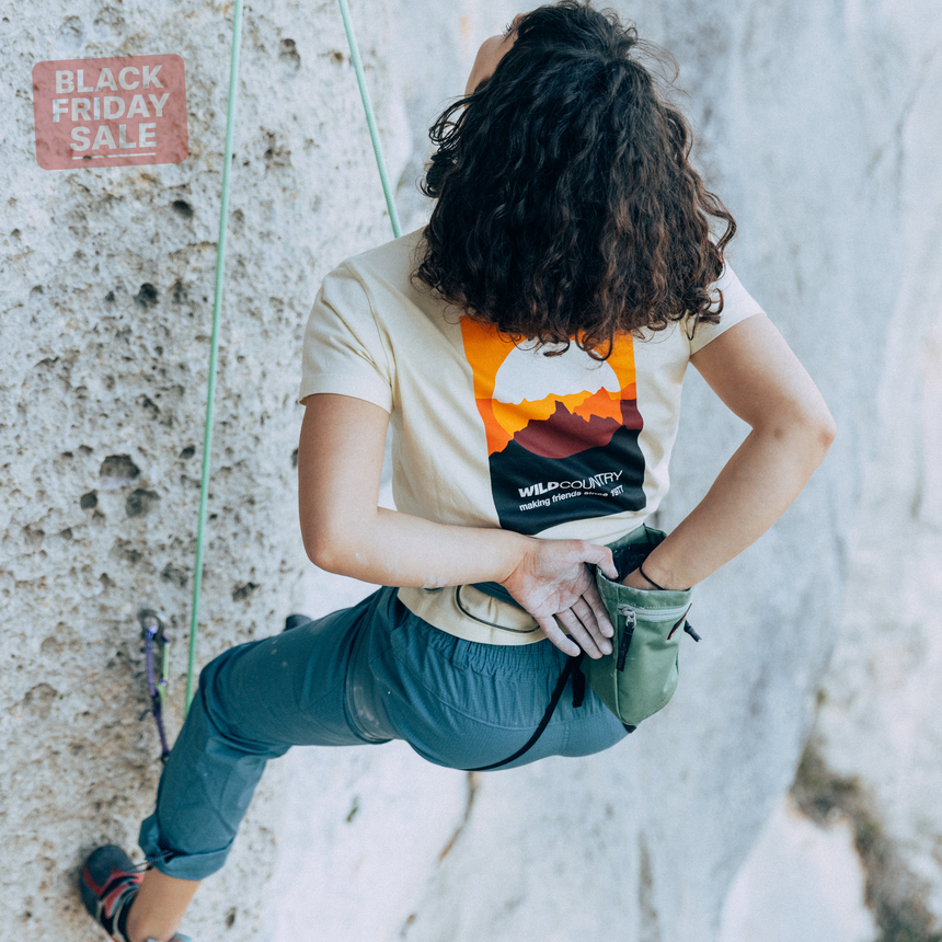 Wild Country Climbing Flow Chalk Bag Outdoor Action Green Ivy - Product In Use