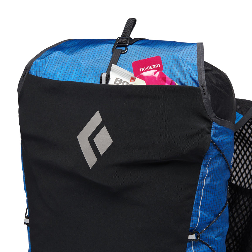 Black Diamond Distance 22 Backpack Outdoor Action- front stretch woven pocket