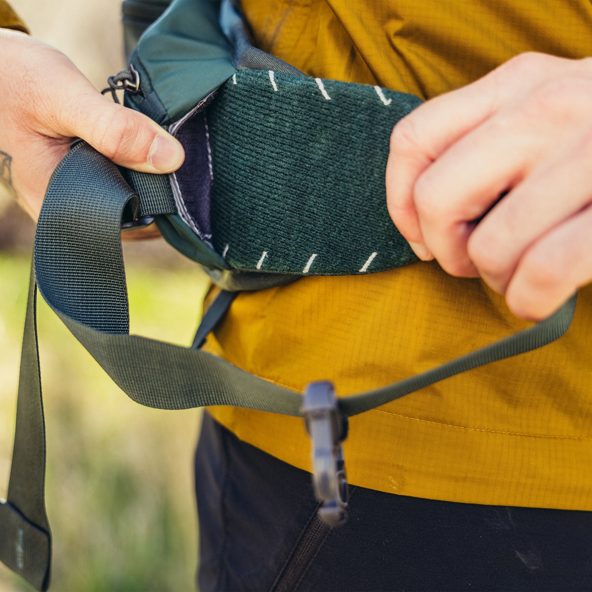 Gregory Paragon 60 Men's Backpacking Pack in Cascade Green - AirCushion Backpanel Detail
