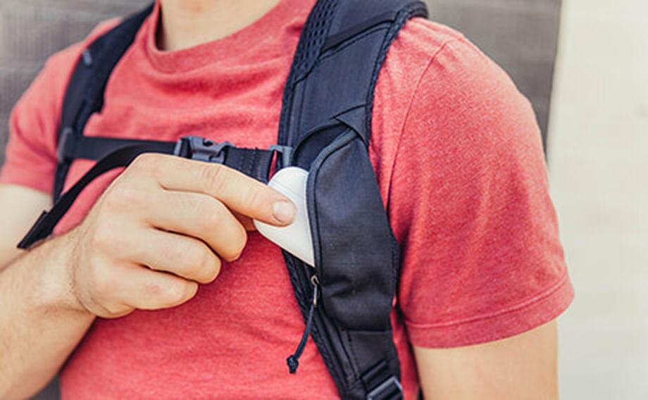 Gregory Rhune 28 Backpack in Carbon Black - Sternum Strap Adjustment