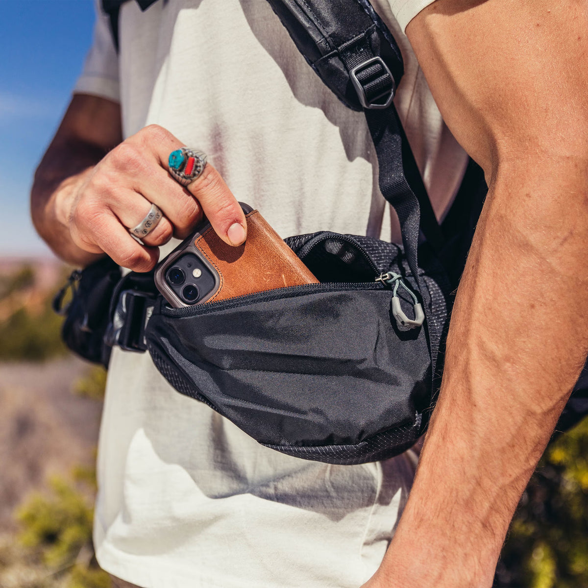 Gregory Baltoro 100 Pro RC Zippered Hipbelt Pocket - easy access to essentials while hiking
