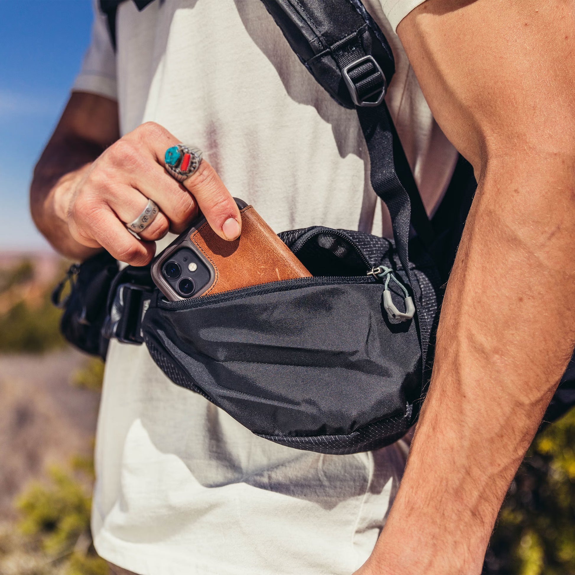 Gregory Baltoro 100 Pro RC Zippered Hipbelt Pocket - easy access to essentials while hiking