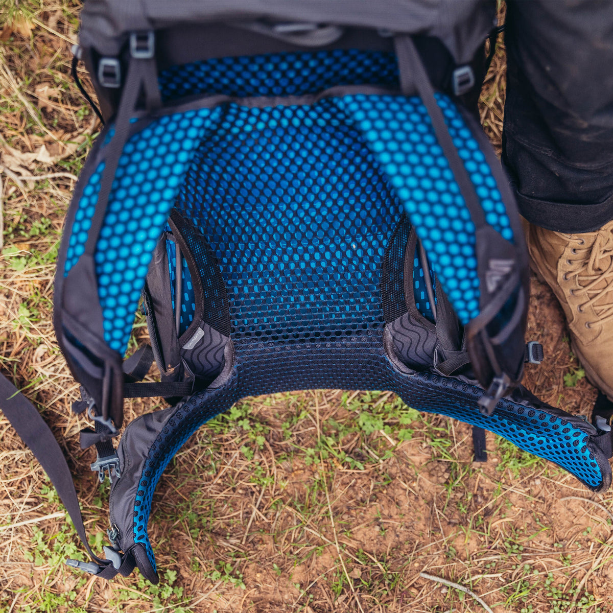 Gregory Focal 48 RC Suspended Mesh Backpanel - FreeFloat ventilated design for maximum breathability