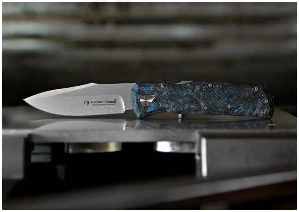 Maserin 502 Power Fatcarbon Black/Blue - modern distinctive EDC knife with colour facets