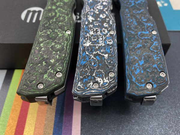 Close-up of Maserin 502 Power MagnaCut Jungle Wear Fatcarbon handle - vibrant colour facets