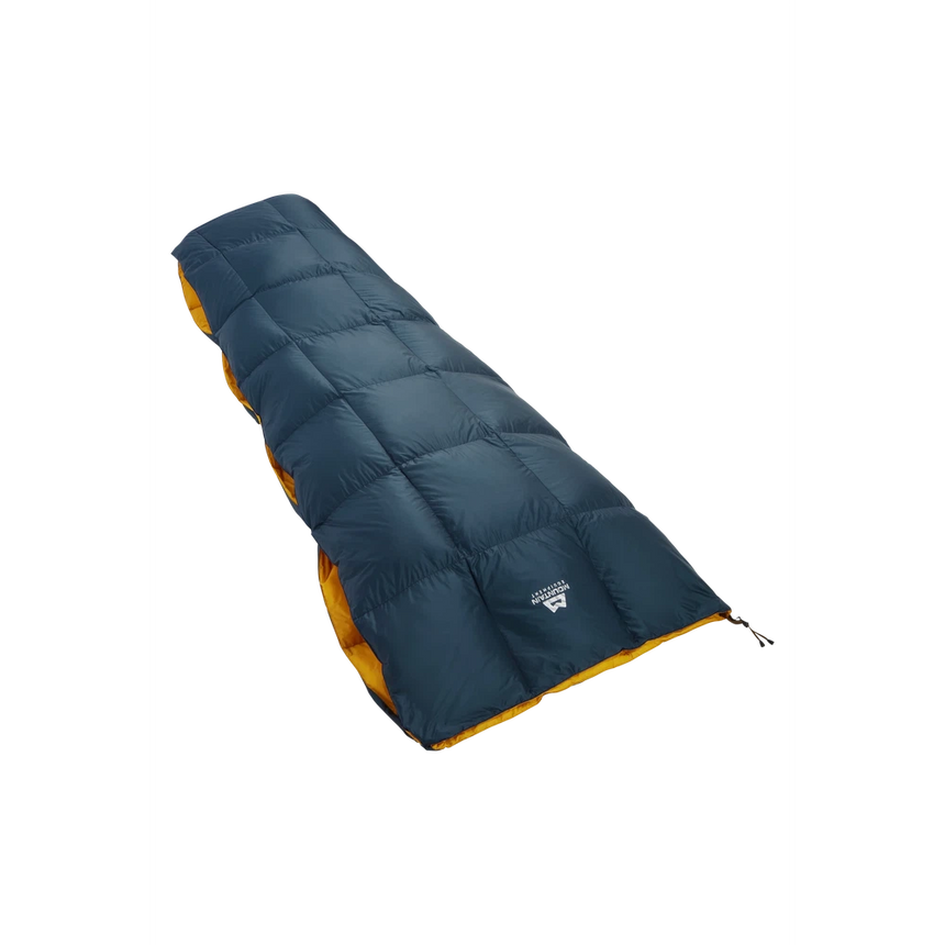 Mountain Equipment Helium Quilt (5°C/40°F) Outdoor Action Majolica blue- Full Length (Angled)