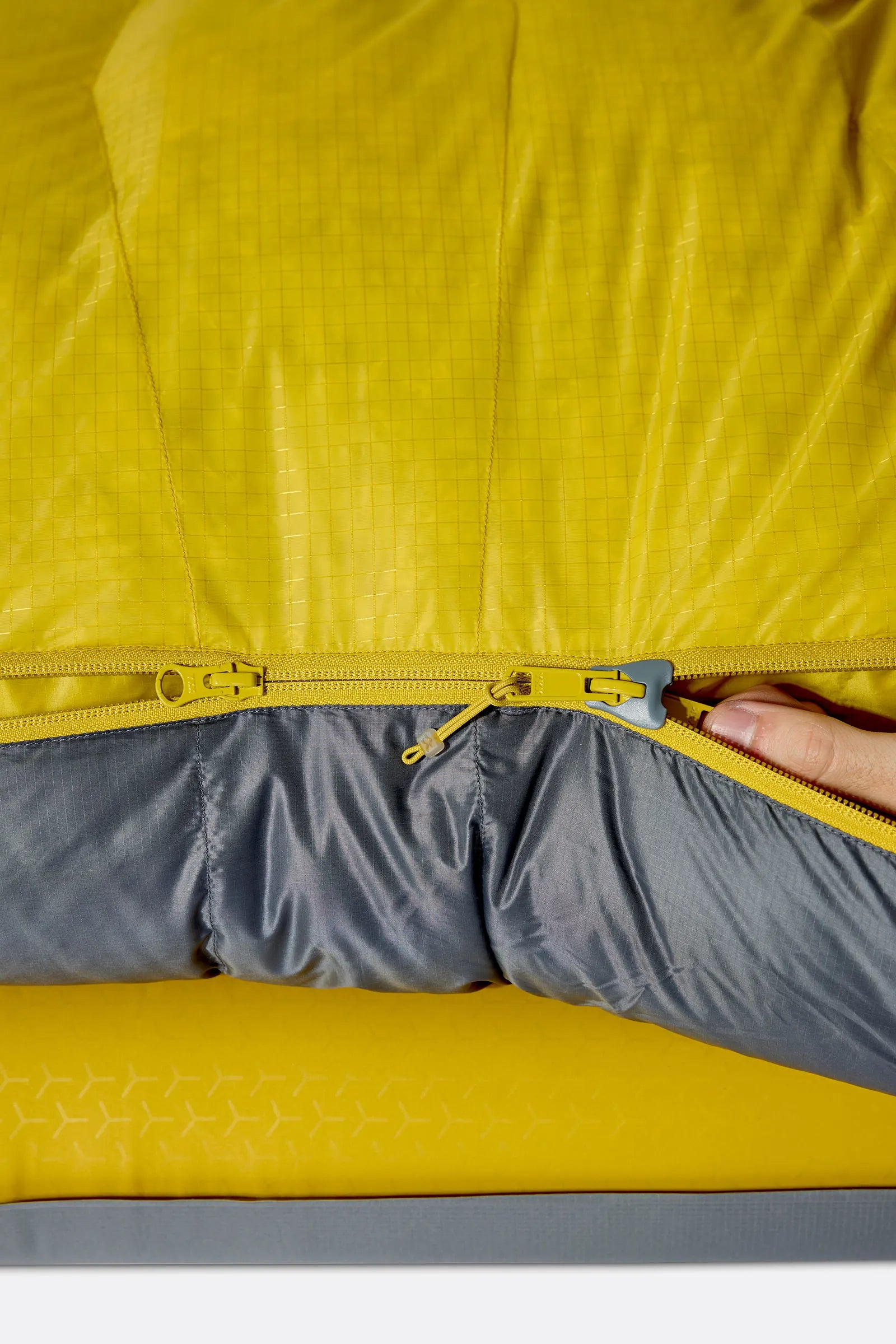 Rab Neutrino Down Sleeping Bag (0°C/32F) in Graphene/Dark Pollen - Model Zipping In