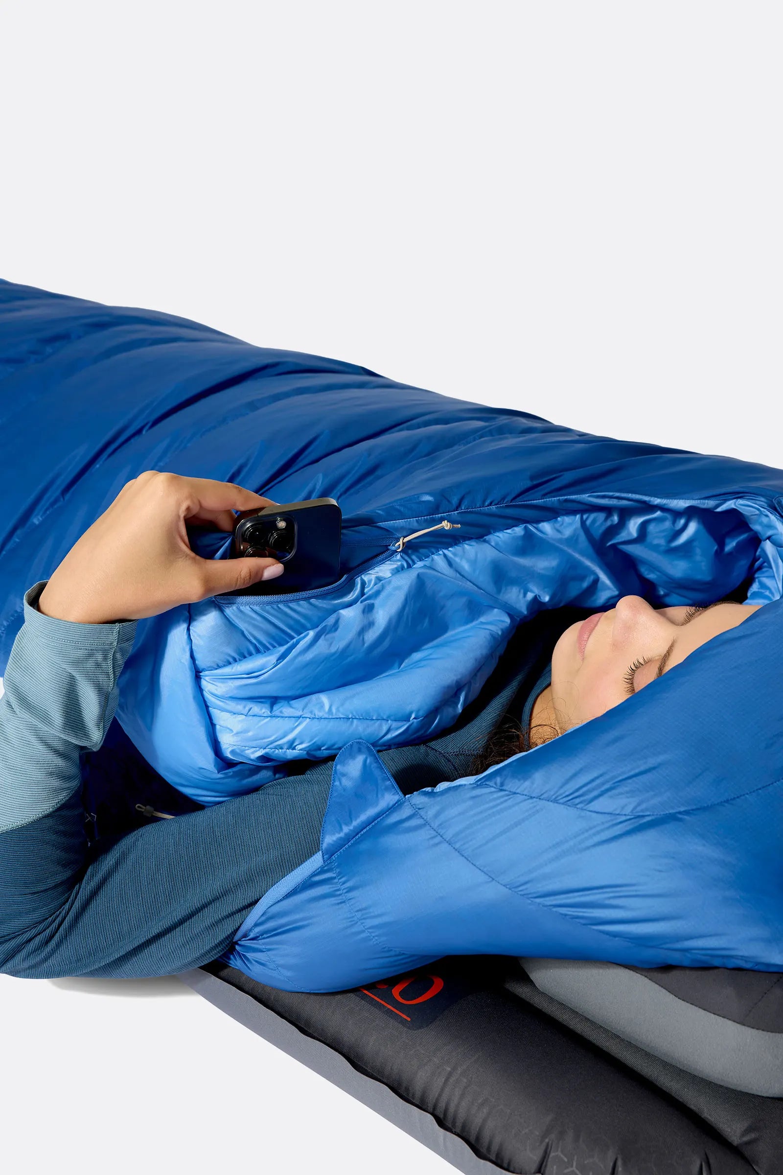 Rab Women's Ascent Down Sleeping Bag (-12°C/10F) in Dark Bluebird/Birdbird - Zip Detail