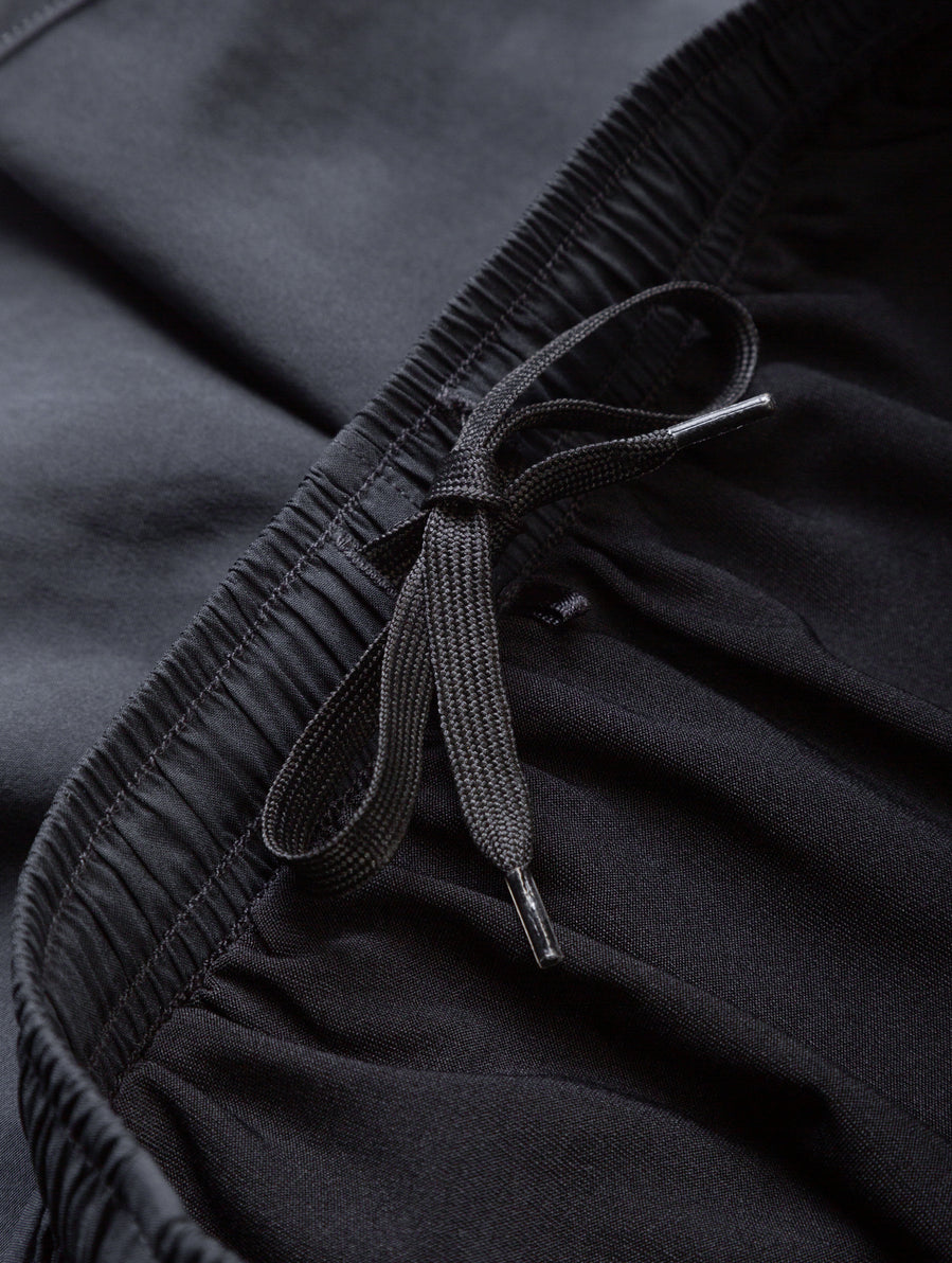 Ronhill Men's Core Racer Short in Black/Bright White - drawcord detail