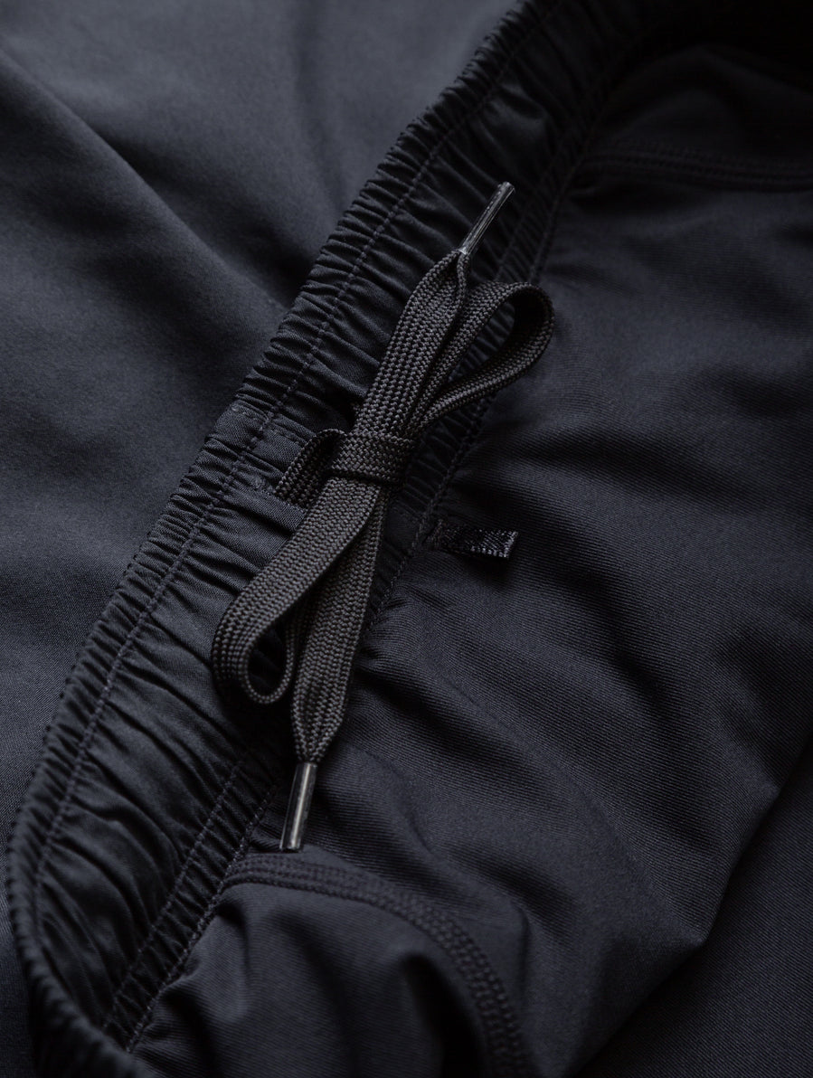 Ronhill Men's Tech 5" Twin Short in All Black - drawcord detail