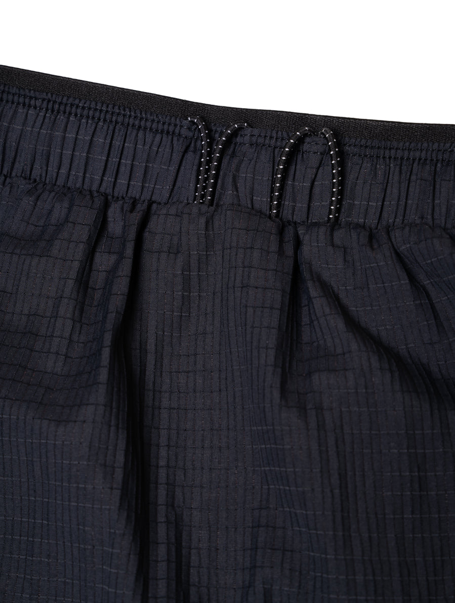 Ronhill Men's Tech Race 5" Short in All Black - drawcord detail