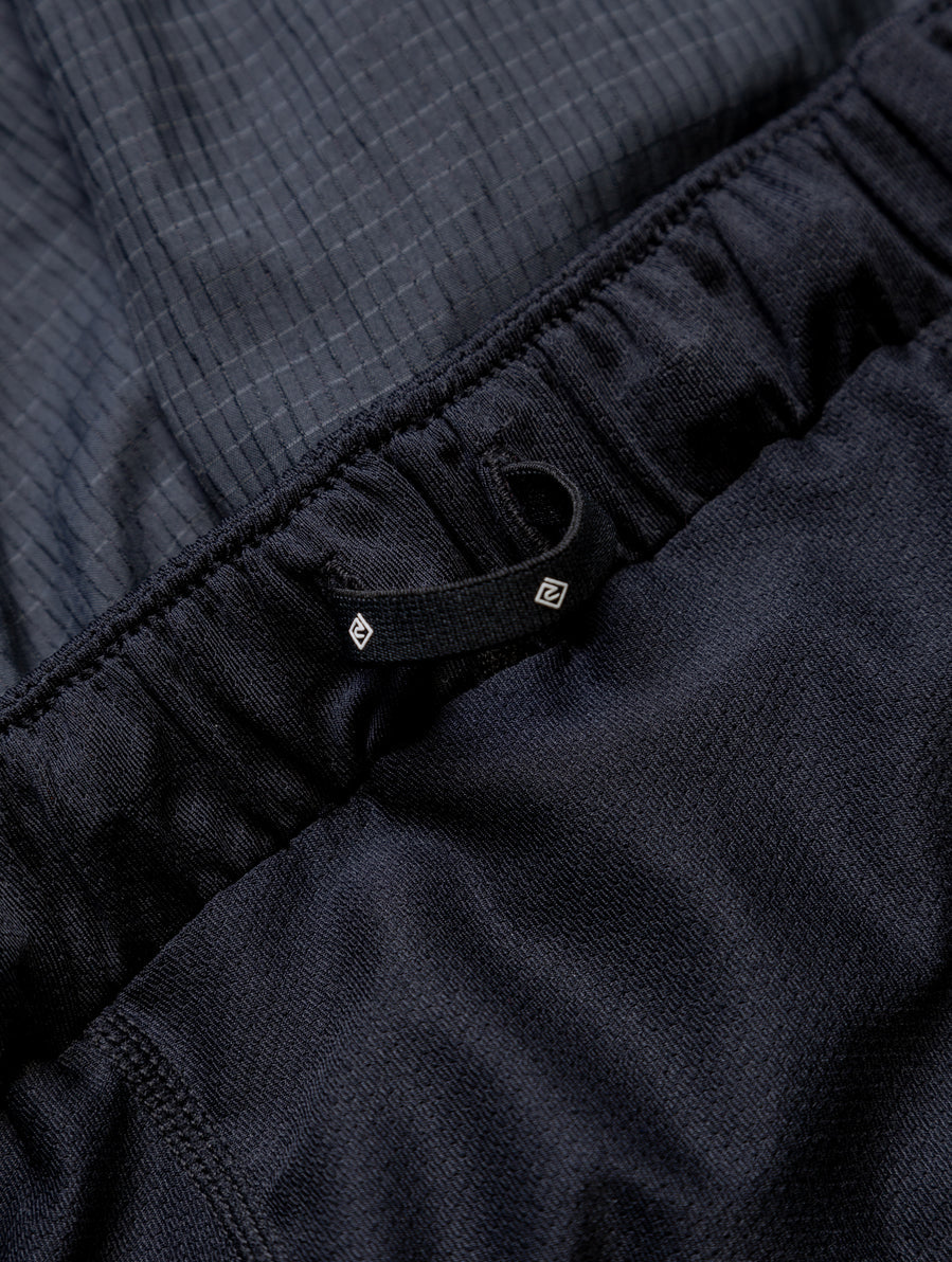 Ronhill Men's Tech Race Twin Short in All Black - elasticated storage loop detail