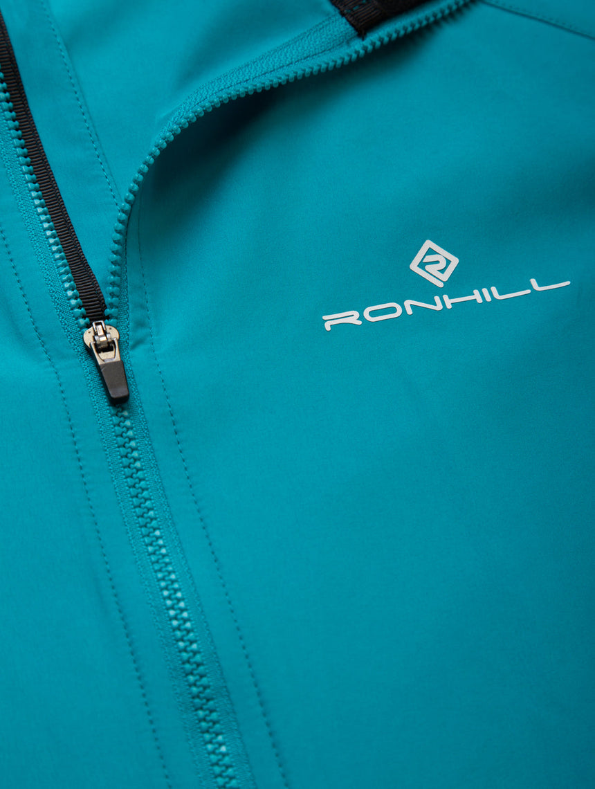 Ronhill Women's Core Jacket in Azure/Bright White - front zip detail