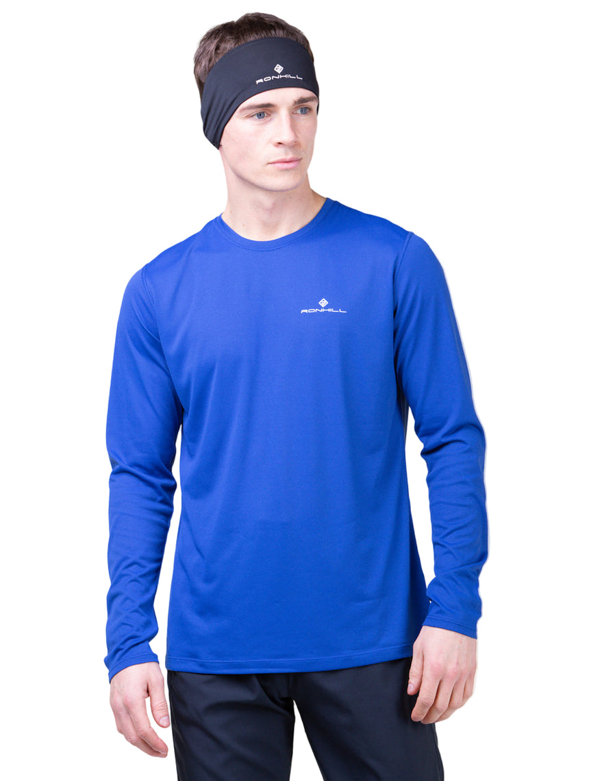 Ronhill Reversible Headband Outdoor Action All Black- Front Fit on Model