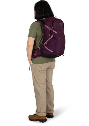 Osprey Sportlite 25 Backpack - angled back - female model