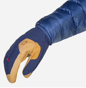 Mountain EquipmentMountain Equipment Frostline Men's Down Jacket Outdoor Action - glove detail