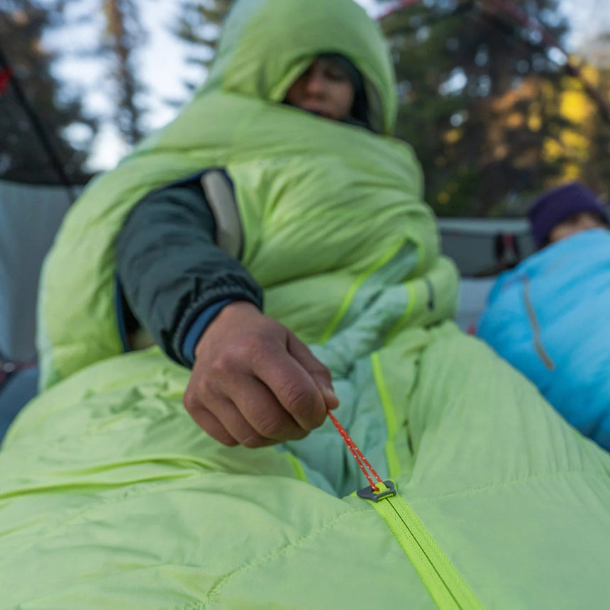 Thermarest Boost 650™ 32F/0C Sleeping Bag Outdoor Action- 2-way zip