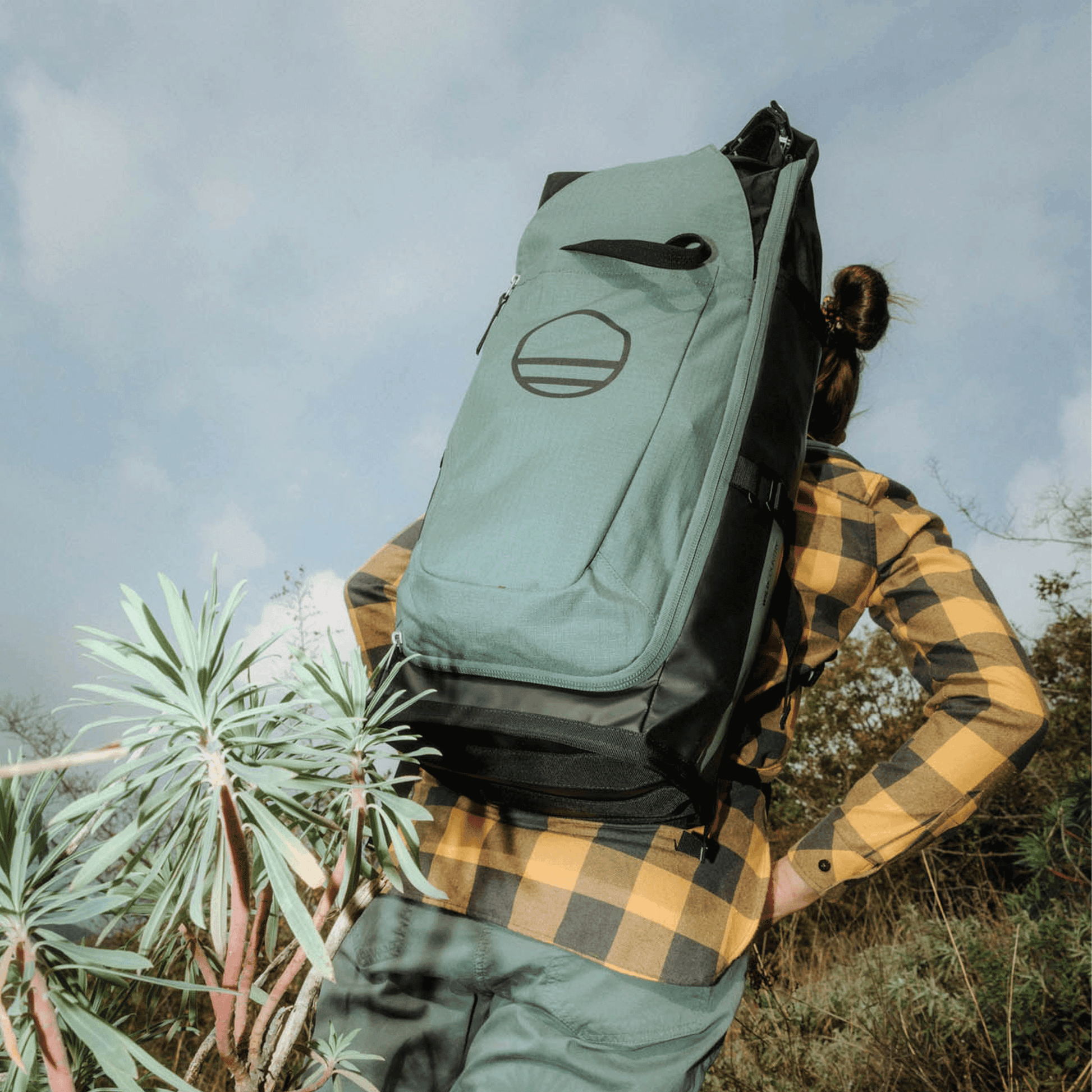 Wild Country Climbing Crag Hauler 25 Backpack Outdoor Action Black/Marsh - Product In Use on models back