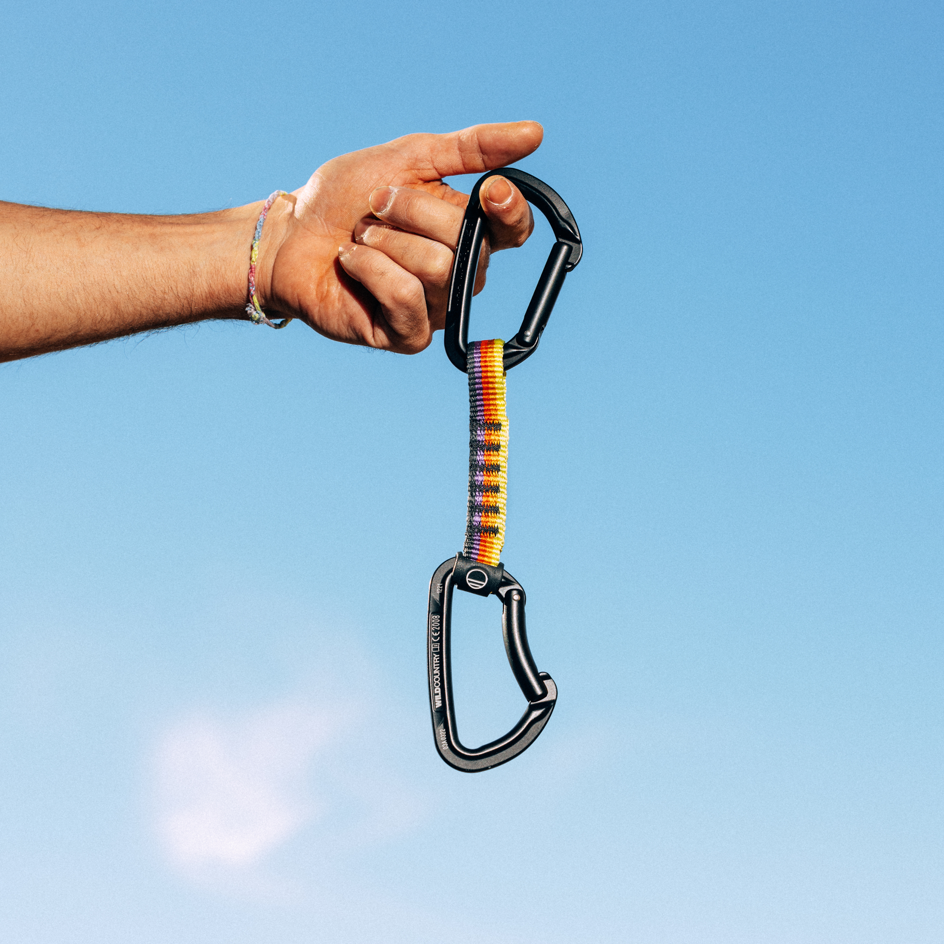 Wild Country Climbing Session Quickdraw 6x12cm - Model Holding Single Quickdraw