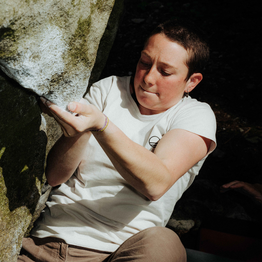 Wild Country Climbing Stamina Women's T-Shirt Moonstone - Model Close-up Climbing Rock