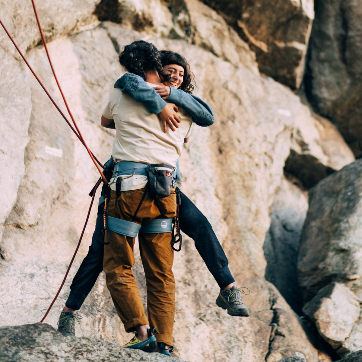 Wild Country Climbng Flow 2.0 Men's Harness Outdoor Action Deepwater/Black - Models Hugging