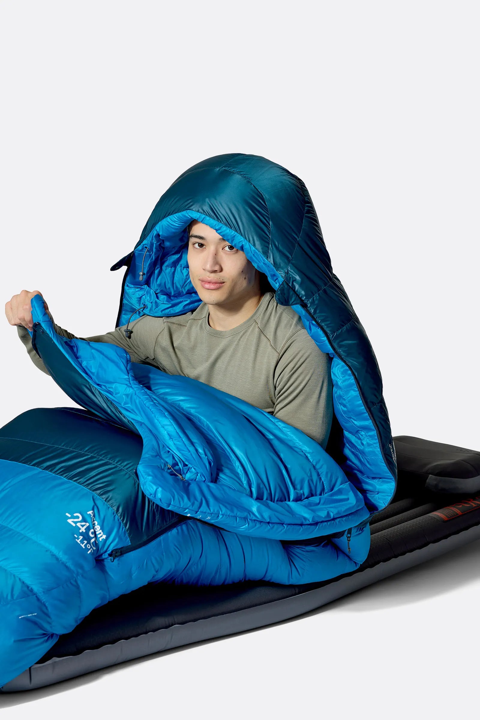 Rab Ascent Down Sleeping Bag (-6°C/21F) in Tempest Blue/Maya Blue - Model Zip Detail