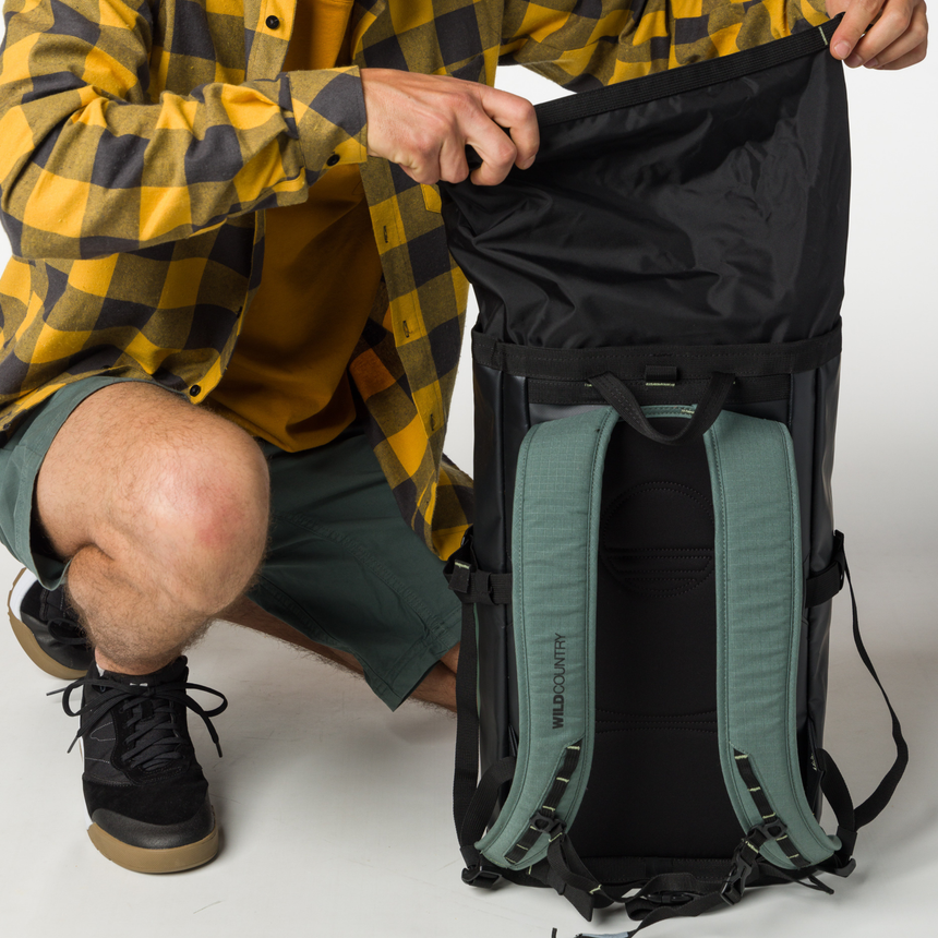 Wild Country Climbing Crag Hauler 25 Backpack Outdoor Action Black/Marsh - Roll top closure