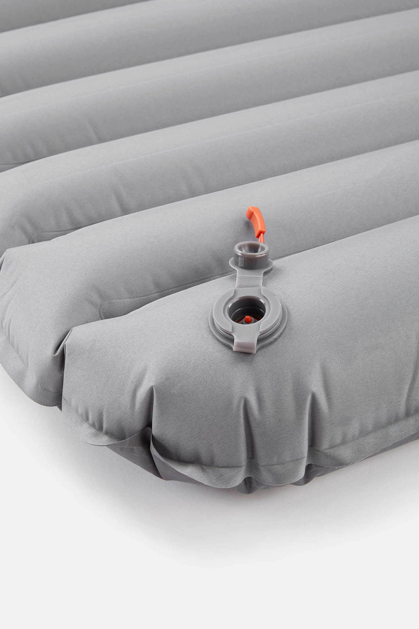 Rab Stratosphere 4 Sleep Pad in Graphene - valve, close-up